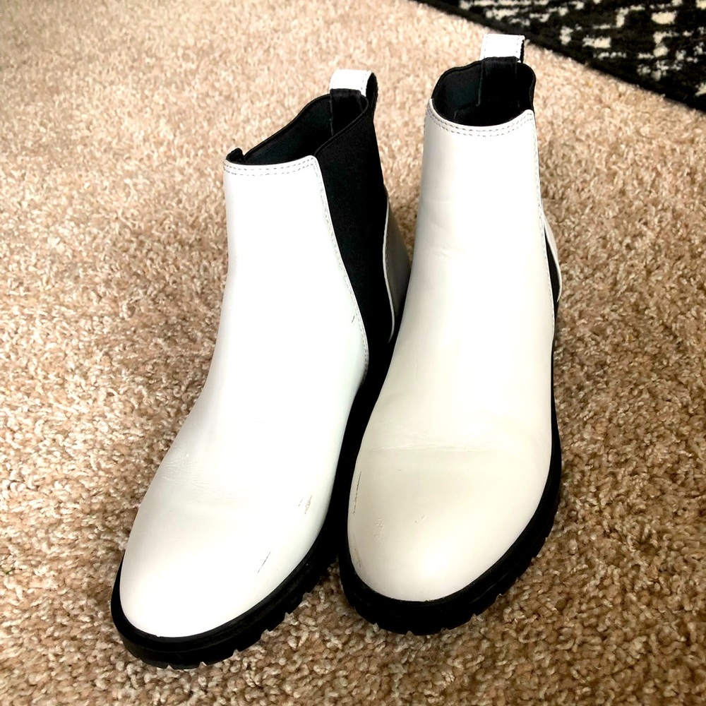Steve Madden white ankle boot